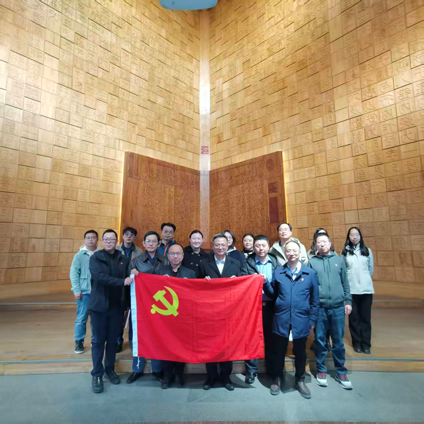 调研人员合影.png